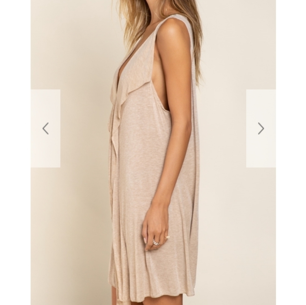 🆕️ Ruffle V-neck Tunic - Picture 4 of 12